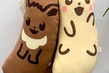 全長約120cmの「ピカチュウ＆イーブイ東京ばな奈」抱き枕が当たる！「東京ばな奈」のTwitterキャンペーンをお見逃しなく 画像